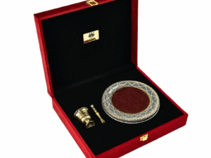 Gift pack and saffron grinder